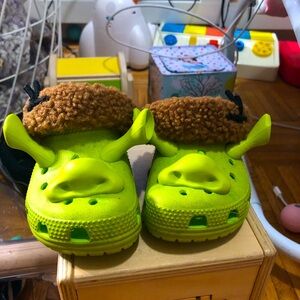 Shrek Crocs sz c7 worn once